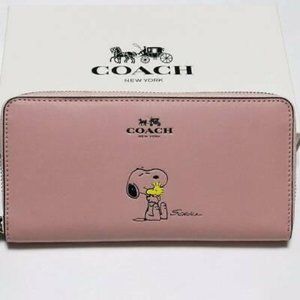 NWT Coach Pink Peanuts Snoopy Wallet! PRICE FIRM